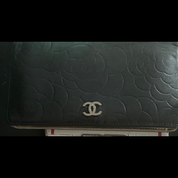 Authentic Chanel purse. - Picture 4 of 6